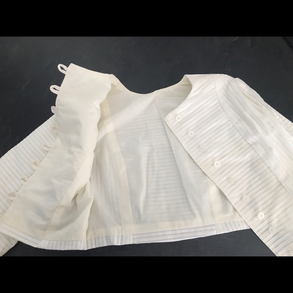 Cropped white blouse. - Picture 5 of 5